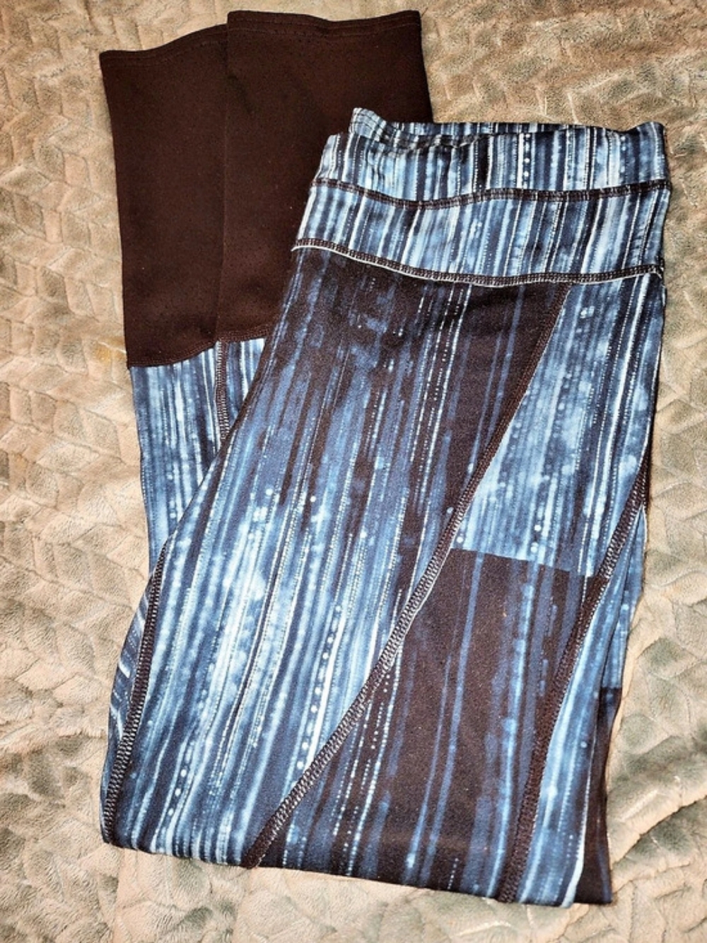SHAPE Printed Leggings in Blue & Black Like New